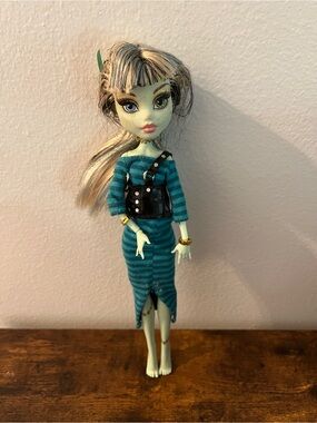 Monster High Picture Day Frankie Stein Doll 2012 Mattel G1